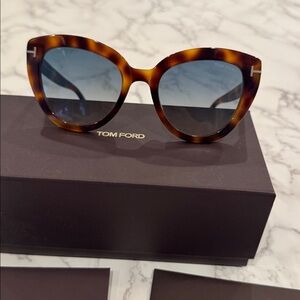 Tom Ford Brown Tortoiseshell Sunglasses with bluish lens in exc con